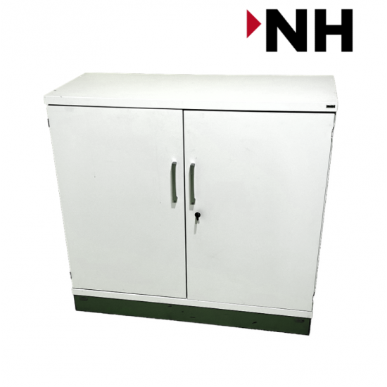 Ντουλάπι Kinnarps 2XA4 με Ανοιγόμενες Πόρτες χρώματος Λευκό / Μαύρη 